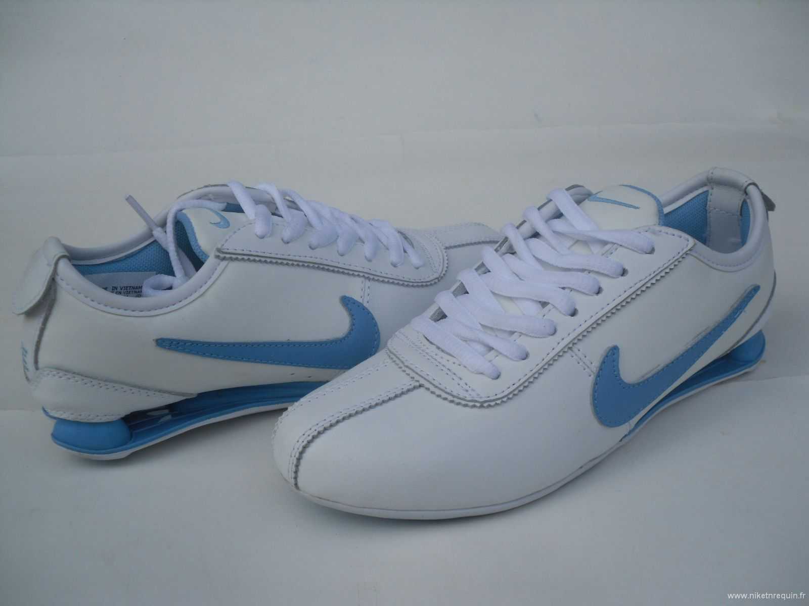 Femmes Nike Shox R2 Blanche Baskets Bleues